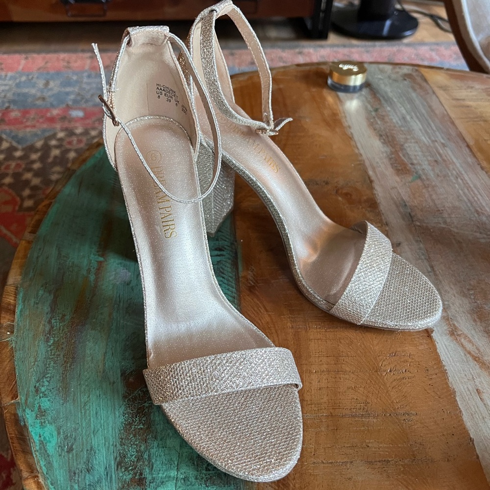 👠 Elegant Champagne Color Heels | Sz 8